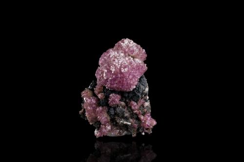 Adamite (variety manganoan adamite)<br />Ojuela Mine, Mapimí, Municipio Mapimí, Durango, Mexico<br />5,5	x	4,0	x	6,5	cm<br /> (Author: MIM Museum)