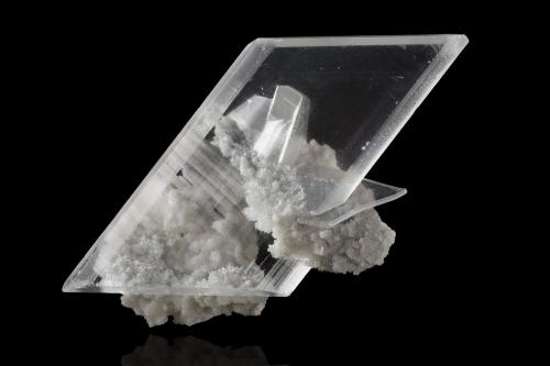 Gypsum<br />Mina Gibraltar, Cueva de las Espadas, Naica, Municipio Saucillo, Chihuahua, México<br />13,0	x	6,5	x	4,5	cm<br /> (Author: MIM Museum)