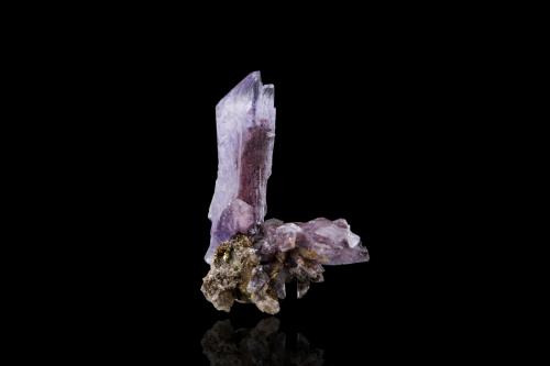 Creedite<br />Mina Potosí, Santo Domingo (Francisco Portillo), Distrito Santa Eulalia, Municipio Aquiles Serdán, Chihuahua, México<br />4,0	x	2,5	x	4,5	cm<br /> (Author: MIM Museum)