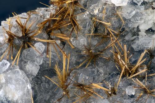 Tuperssuatsiaita<br />Aris Quarries, Aris, Windhoek District, Khomas Region, Namibia<br />Campo de visión 4 mm<br /> (Autor: Juan Miguel)