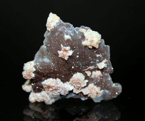 Fluorite, Ankerite, Quartz<br />Mina Smallcleugh, Nenthead, Distrito Alston Moor, North Pennines Orefield, (antes Cumberland), Cumbria, Inglaterra / Reino Unido<br />6.0 x 5.6 cm<br /> (Author: Don Lum)