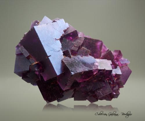 Fluorita<br />La Cabaña, Valdelmar, zona minera de Berbes, Berbes, Ribadesella, Comarca Oriente, Principado de Asturias (Asturias), España<br />59 x 46 x 44 mm.<br /> (Autor: Rafael Galiana)