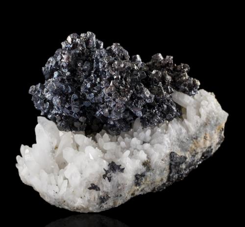 Pyrargyrite on Quartz<br />Taxco de Alarcón, Municipio Taxco, Guerrero, Mexico<br />9,0	x	6,0	x	6,5	cm<br /> (Author: MIM Museum)