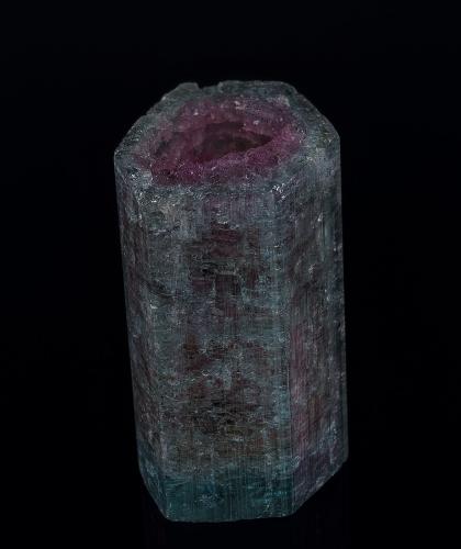 Elbaite<br />Alto Ligonha pegmatite, Zambezia Province, Mozambique<br />4.6 x 2.4 cm<br /> (Author: am mizunaka)