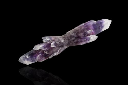 Quartz (variety amethyst)<br />Amatitlán, Municipio Eduardo Neri, Guerrero, Mexico<br />17,0	x	3,5	x	3,5	cm<br /> (Author: MIM Museum)