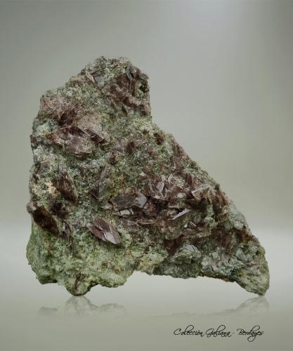 Axinita-(Fe)<br />Concesión Acedo (Cantera Juanona), Juanona, Antequera, Comarca de Antequera, Málaga, Andalucía, España<br />78 x 70 x 45 mm.<br /> (Autor: Rafael Galiana)