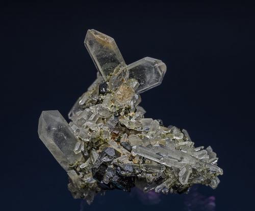 Quartz, Epidote<br />Green Monster Mountain, Prince of Wales Island, Ketchikan District, Prince of Wales-Outer Ketchikan Borough, Alaska, USA<br />4.6 x 4.0 cm<br /> (Author: am mizunaka)