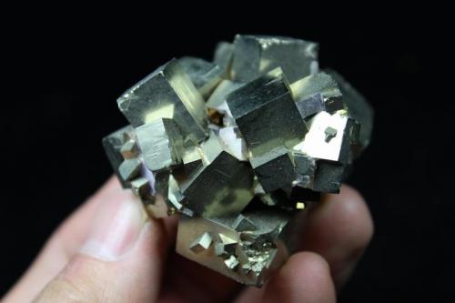 Pyrite<br />Mina Shangbao, Leiyang, Prefectura Hengyang, Provincia Hunan, China<br />4.5cm  115g<br /> (Author: Xueyan Jin)