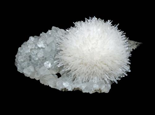 Natrolite<br />Cantera Upper New Street, Paterson, Condado Passaic, New Jersey, USA<br />5.8 x 3.3 cm<br /> (Author: Frank Imbriacco)