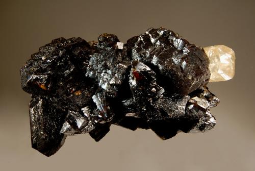 Sphalerite<br />Mina Eagle Picher, Picher Field, Cardin, Distrito Tri-State, Condado Ottawa, Oklahoma, USA<br />5.0 x 9.2 cm<br /> (Author: crosstimber)