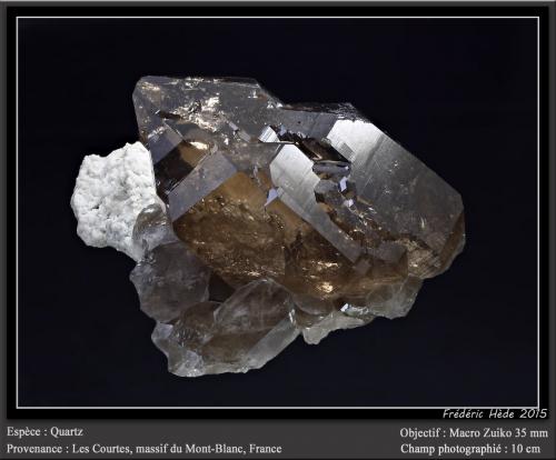 Quartz (variety smoky)<br />Les Courtes, Bassin du Talèfre, Mont Blanc, Chamonix, Haute-Savoie, Auvergne-Rhône-Alpes, Francia<br />fov 10 cm<br /> (Author: ploum)