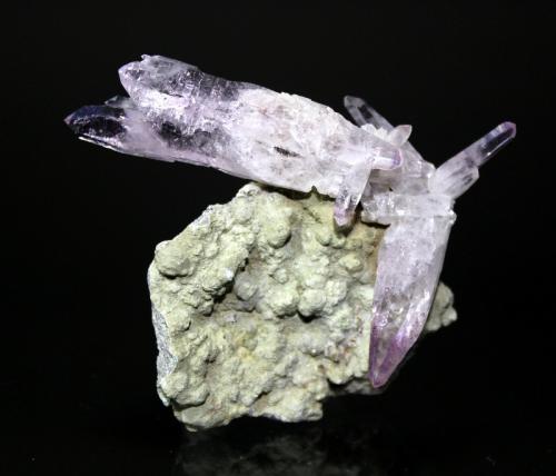 Quartz (variety amethyst)<br />Cerro de la Concordia, Piedra Parada (Las Vigas), Municipio Tatatila, Veracruz (Veracruz de Ignacio de la Llave), Mexico<br />7.0 x 6.7 cm<br /> (Author: Don Lum)