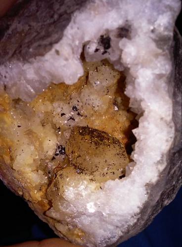 Quartz, Calcite, Pyrite<br />State Route 1 road cut, Woodbury, Cannon County, Tennessee, USA<br />32 x 28 mm.<br /> (Author: jordanlowe1089)