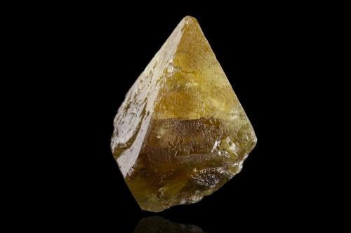 Scheelite<br />Santa Cruz, Municipio Santa Cruz, Sonora, Mexico<br />3,5 x 3,5 x 5,0 cm<br /> (Author: MIM Museum)
