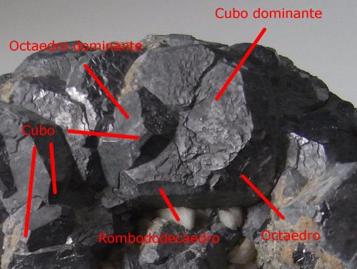 Galena y dolomita<br />El Cobre vein, El Cobre-Igualdad-Matacabras group of mines, Matacabras-Dehesa de las Yeguas, Bailén-Guarromán-Linares, Comarca Sierra Morena, Jaén, Andalusia, Spain<br />16 x 8 x 6 cm<br /> (Autor: Antonio Alcaide)