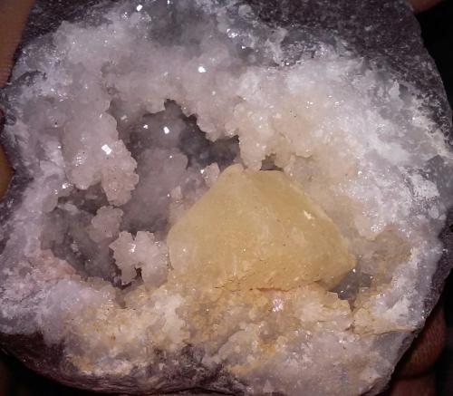 Calcite,quartz<br />State Route 1 road cut, Woodbury, Cannon County, Tennessee, USA<br />3x3in<br /> (Author: jordanlowe1089)