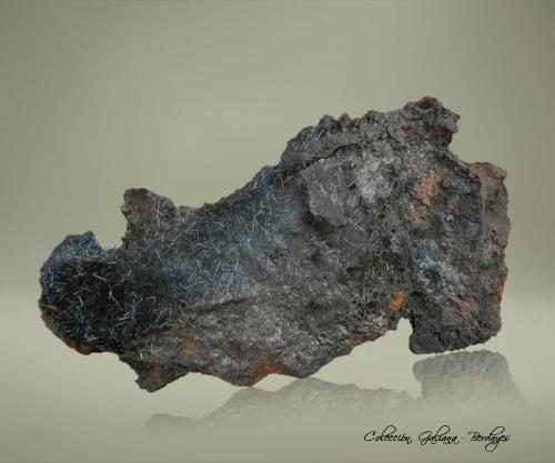 Pirolusita<br />Mina Almagreira, Pardais, Vila Viçosa, Distrito Évora, Província Alentejo Central, Región Alentejo, Portugal<br />126 x 64 x 38 mm.<br /> (Autor: Rafael Galiana)