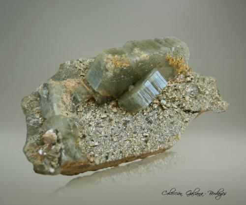 Fluorapatito (Grupo Apatito)<br />Minas da Panasqueira, Aldeia de São Francisco de Assis, Covilhã, Castelo Branco, Cova da Beira, Centro, Portugal<br />70 x 40 x 23 mm.<br /> (Autor: Rafael Galiana)