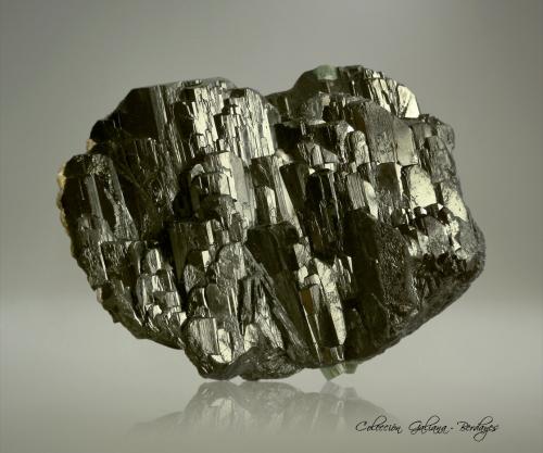 Ferberita<br />Minas da Panasqueira, Aldeia de São Francisco de Assis, Covilhã, Castelo Branco, Cova da Beira, Centro, Portugal<br />80 x 62 x 32 mm<br /> (Autor: Rafael Galiana)
