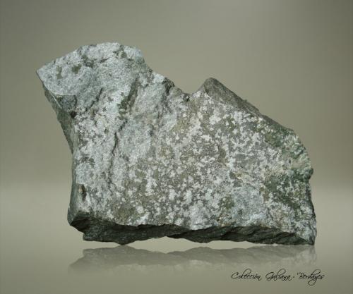 Pumpellyita-(Al)<br />Cantera La Flèche, Bertrix, Neufchâteau, Provincia Luxembourg, Región Valona, Bélgica<br />85 x 76 x 27 mm.<br /> (Autor: Rafael Galiana)