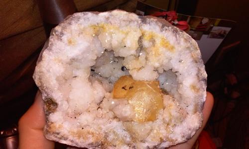 Calcite and Quartz<br />State Route 1 road cut, Woodbury, Cannon County, Tennessee, USA<br />4 1/2 x 3 1/2 in.<br /> (Author: jordanlowe1089)