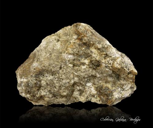 Prismatina<br />Afloramiento Granulite, Waldheim, Döbeln, Leipzig, Sajonia/Sachsen, Alemania<br />97 x 70 x 35 mm.<br /> (Autor: Rafael Galiana)