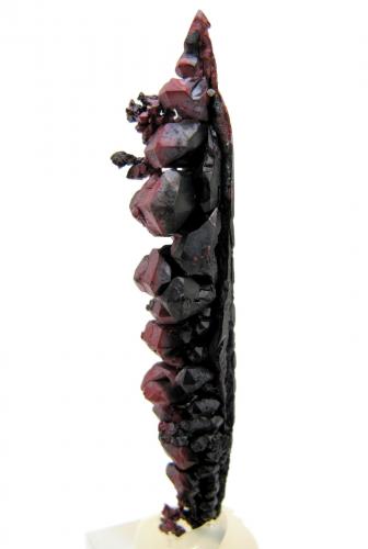 Cobre<br />Itauz Mine, Dzhezkazgan, Karaganda Region, Kazakhstan<br />63 mm x 10 mm. Cristal principal: 8,5 mm de anchura<br /> (Autor: Carles Millan)