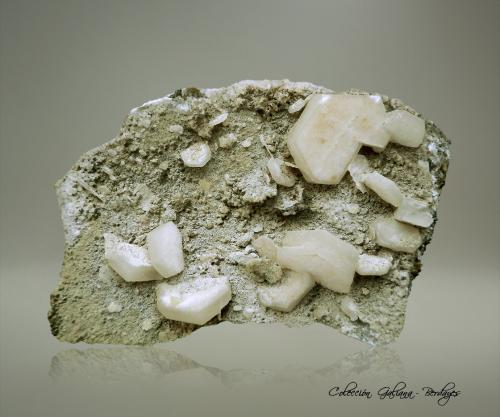 Calcita<br />Punta Chistafort, Entracque, Valle Gesso, Provincia Cuneo, Piamonte (Piemonte), Italia<br />77 x 52 x 30 mm.<br /> (Autor: Rafael Galiana)