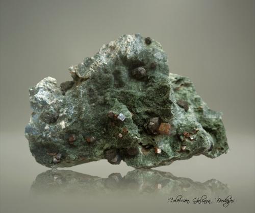 Perovskita<br />Rocca Sella, Almese, Val di Susa, Provincia Ciudad metropolitana de Turín, Piamonte (Piemonte), Italia<br />102 x 56 x 36 mm.<br /> (Autor: Rafael Galiana)
