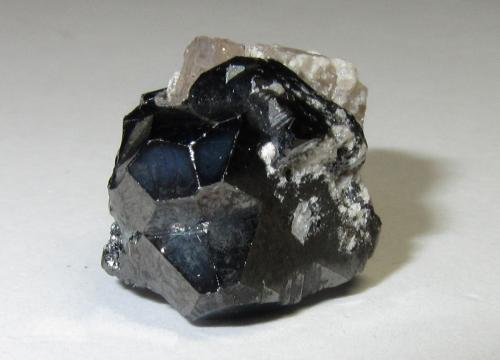 Bixbyita<br />Monte Topaz, Cordillera Thomas, Condado Juab, Utah, USA<br />18 x 18 mm.<br /> (Autor: prcantos)