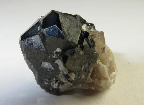 Bixbyita<br />Monte Topaz, Cordillera Thomas, Condado Juab, Utah, USA<br />18 x 18 mm.<br /> (Autor: prcantos)