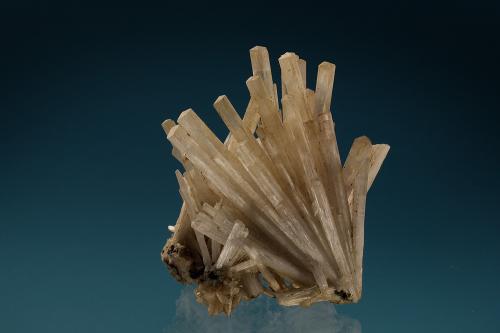 Natrolite<br />Imilchil area, Anti-Atlas, Er Rachidia Province, Drâa-Tafilalet Region, Morocco<br />37 mm<br /> (Author: Gerhard Brandstetter)