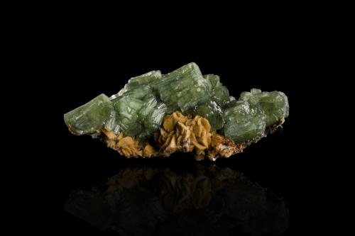 Ludlamite on Siderite<br />San Antonio Mine (San Antonio el Grande Mine), East Camp, Santa Eulalia District, Municipio Aquiles Serdán, Chihuahua, Mexico<br />8,0	x	4,0	x	3,0	cm<br /> (Author: MIM Museum)