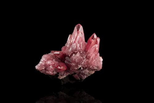 Rhodochrosite<br />Chihuahua, México<br />7,5	x	7,5	x	10,0	cm<br /> (Author: MIM Museum)