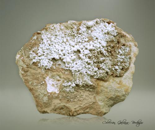 Hidromagnesita<br />Miola, Predazzo, Valle Fiemme, Provincia Trento, Trentino-Alto Adige (Trentino-Südtirol), Italia<br />89 x 69 x 66 mm<br /> (Autor: Rafael Galiana)