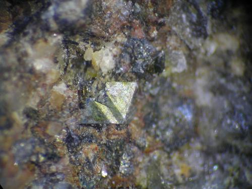 Arsenopirita<br />Olesa de Montserrat, Comarca Baix Llobregat, Barcelona, Cataluña / Catalunya, España<br />1mm aprox (cristal)<br /> (Autor: Adolf Cortel)