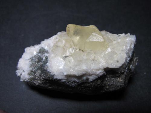 Calcita<br />Candesa Quarry, Alto de Verdenueva, Camargo, Comarca Santander, Cantabria, Spain<br />6 x 2''5 cm.<br /> (Autor: prcantos)