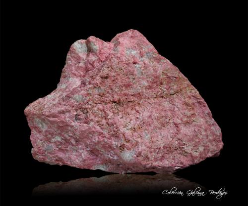 Zoisita (variedad thulita)<br />Leksvik Thulite Quarry, Hindremseter, Leksvik, Nord-Trøndelang, Norway<br />107 x 72 x 45 mm.<br /> (Autor: Rafael Galiana)