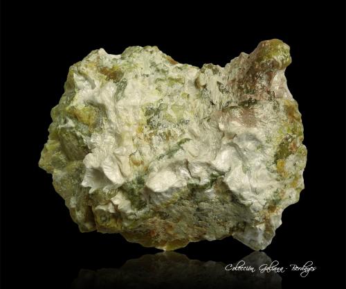 Hidrotalcita<br />Mina Øvre Dypingdal, depósito Dypingdal serpentine-magnesite, Snarum, Modum, Viken, Noruega<br />88 x 68 x 45 mm.<br /> (Autor: Rafael Galiana)