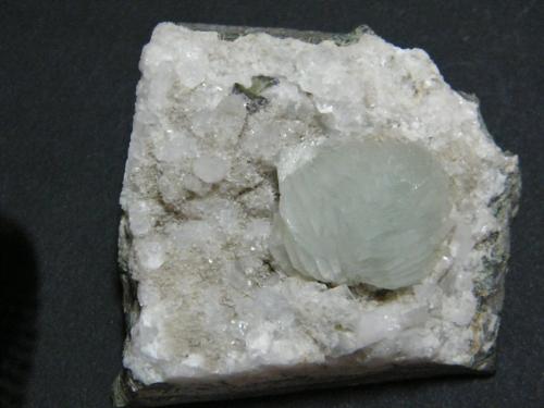 Prehnite, Quartz<br />Montes Goboboseb, Zona Brandberg, Región Erongo, Namibia<br />55x50mm<br /> (Author: Heimo Hellwig)