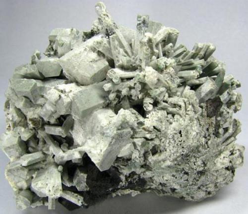 Nefelina y Schorlomita<br />Jebel Bou Agrao, Tamazeght Complex, High Atlas, Midelt Province, Drâa-Tafilalet Region, Morocco<br />9 x 6,6 x 5 cm<br /> (Autor: Antonio Alcaide)