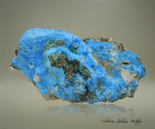 Carbonatocyanotrichita<br />Mina Qinglong, Dachang, Qinglong, Prefectura Autónoma Qianxi'nan, Provincia Guizhou, China<br />102 x 66 x 46 mm.<br /> (Autor: Rafael Galiana)