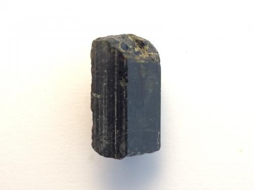 Epidota<br />Capelinha, Vale do Jequitinhonha, Minas Gerais, Brasil<br />4 x 2,7 x 2 cm<br /> (Autor: Raul S. Llorente)