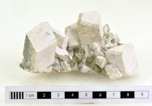 Ortoclasa<br />Lanchar del Molino Quarry (La Dehesilla Quarry), (La Cabrera pluton), Sieteiglesias, Loyozuela-Navas-Sieteiglesias, Comarca Sierra Norte, Community of Madrid, Spain<br />7,8 x 3,5 x 2,5 cm.<br /> (Autor: Ramón Jiménez)