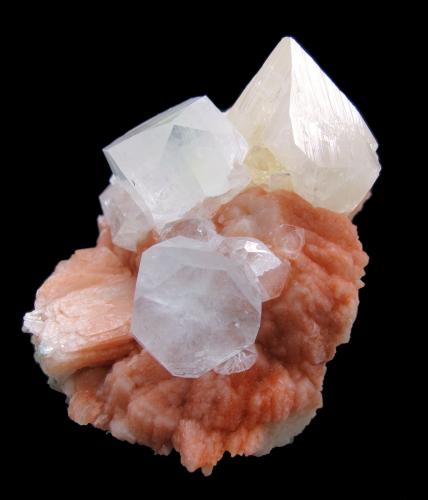 Powellite, Apophyllite-(KF), Stilbite-Ca<br />Pandulena Hills, Nashik District (Nasik), Maharashtra, India<br />84 mm x 63 mm<br /> (Author: Carles Millan)