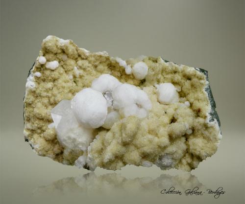 Girolita<br />Cantera Malad, Malad, Mumbai (Bombay), Distrito Mumbai, Maharashtra, India<br />112 x 55 x 77 mm<br /> (Autor: Rafael Galiana)