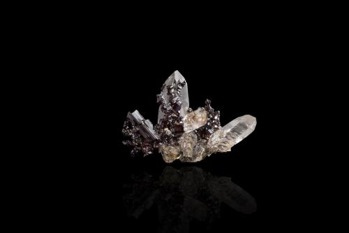 Rutile<br />Diamantina, Jequitinhonha, Minas Gerais, Brasil<br />5,5	x	3,5	x	4,0	cm<br /> (Author: MIM Museum)