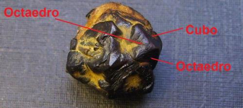Goethita pseudomórfica de pirita<br />Sant Julià de Ramis, Comarca Gironès, Gerona / Girona, Cataluña / Catalunya, España<br />2 x 2 cm<br /> (Autor: Antonio Alcaide)
