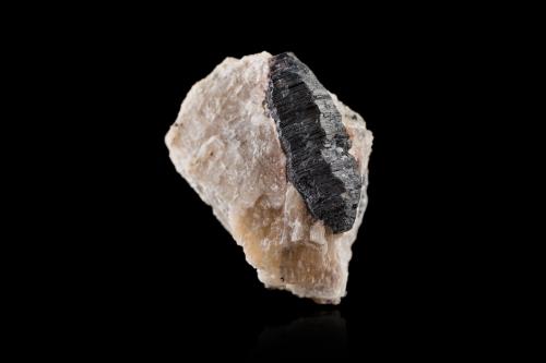 Hibonite<br />Ambatomika, Tranomaro, Distrito Amboasary, Región Anosy (Región Fort Dauphin), Provincia Toliara (Tuléar), Madagascar<br />5,5 x 4,5 x 4,5 cm<br /> (Author: MIM Museum)