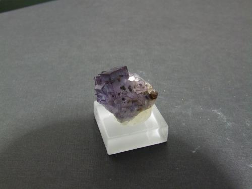 Fluorita.<br />La Collada de Atrás, Zona minera de La Collada, filón Collada, Collada de Atrás, Siero, Comarca Oviedo, Principado de Asturias (Asturias), España<br />25x20x20mm<br /> (Autor: joaquin gar)
